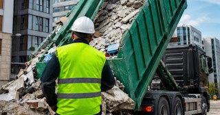 Вывоз строительного мусора в Асбесте: услуги лицензированной компании — ПроМусор